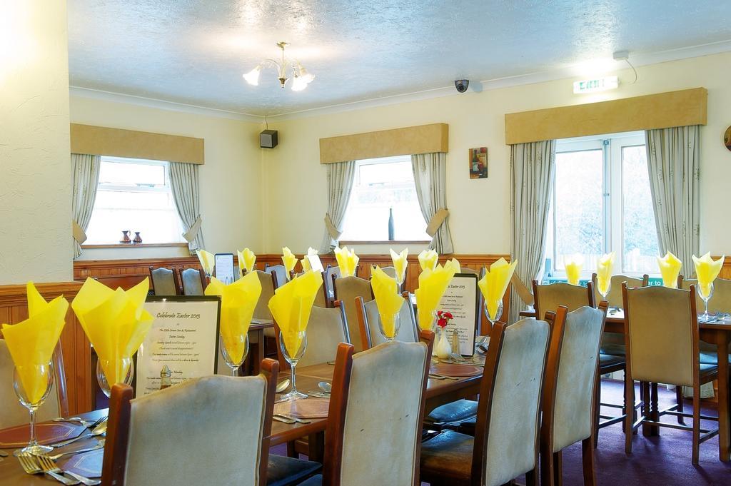 The Little Crown Inn بونتيبول المظهر الخارجي الصورة